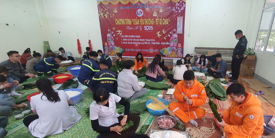 Chi đoàn Điện lực khu vực Thuận Châu - Quỳnh Nhai: Đồng hành cùng Chương trình “Xuân yêu thương - Tết sẻ chia”